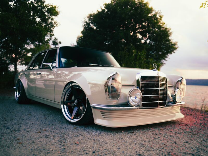 White Pig: Widebody W108 Restomod