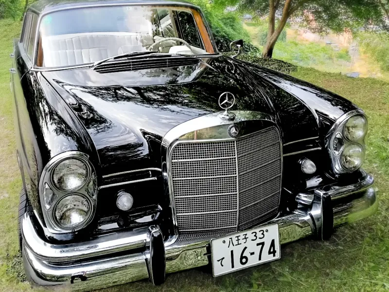 Black W111 Fintail – Mercedes-Benz 220S in Japan, Damascus, Japan