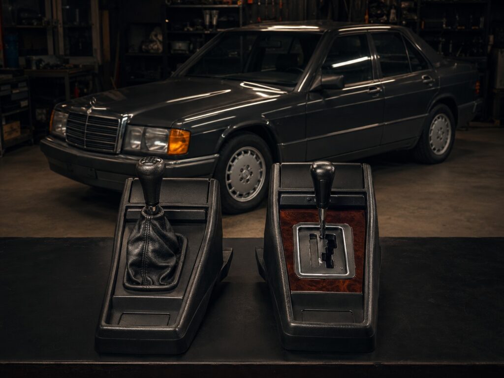 Klassischer Mercedes-Benz 190E mit Schalt- und Automatikgetriebe.